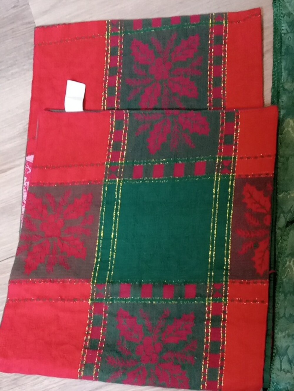 Christmas Table Runner Set - Picture 4 of 7
